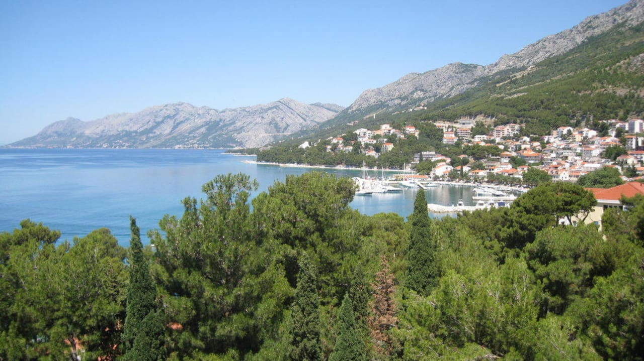 Blick zum Hafen Villa Bacchus