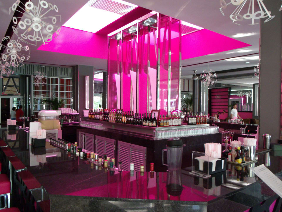 "Schön" pink Hotel Riu Yucatan