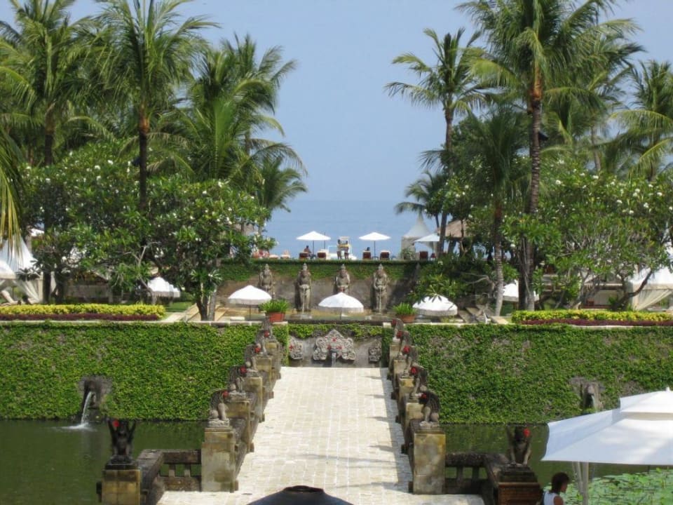 Der Weg von der Lobby zum Strand InterContinental Bali Resort