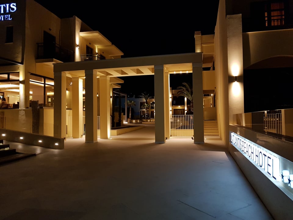 Eingang Hotel Atlantis Beach