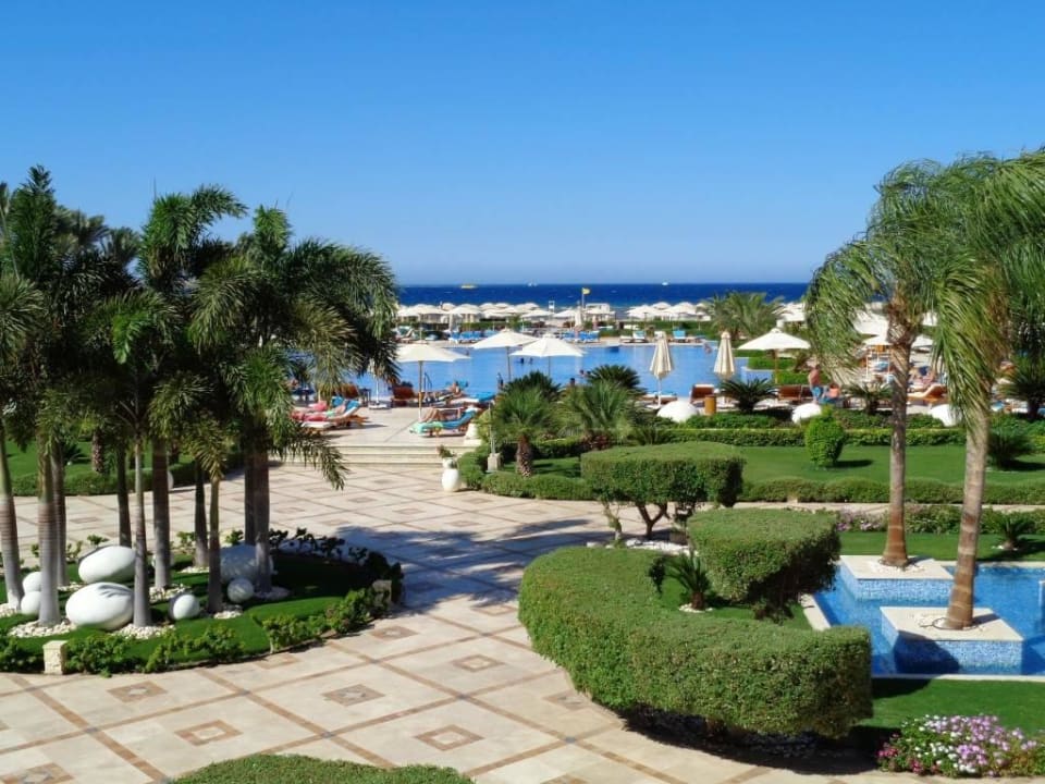 Poolblick von der Terrasse Premier Le Reve Hotel & Spa