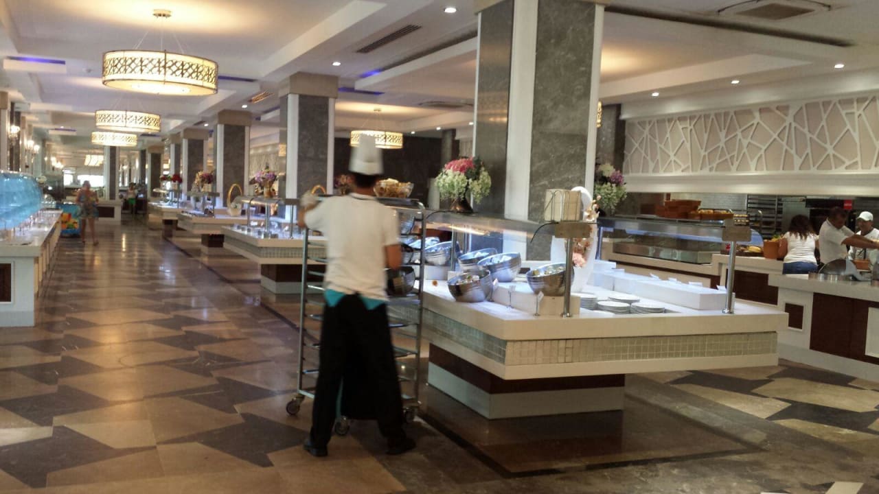 Buffet  Crystal Waterworld