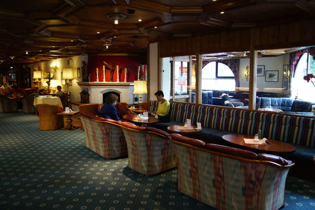 Barseite mit Raucherstübli Das Kaltschmid - Familotel Tirol