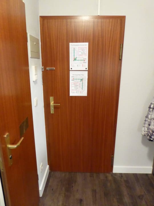 Zimmertüre innen - 403 B&B HOTEL Mannheim-City