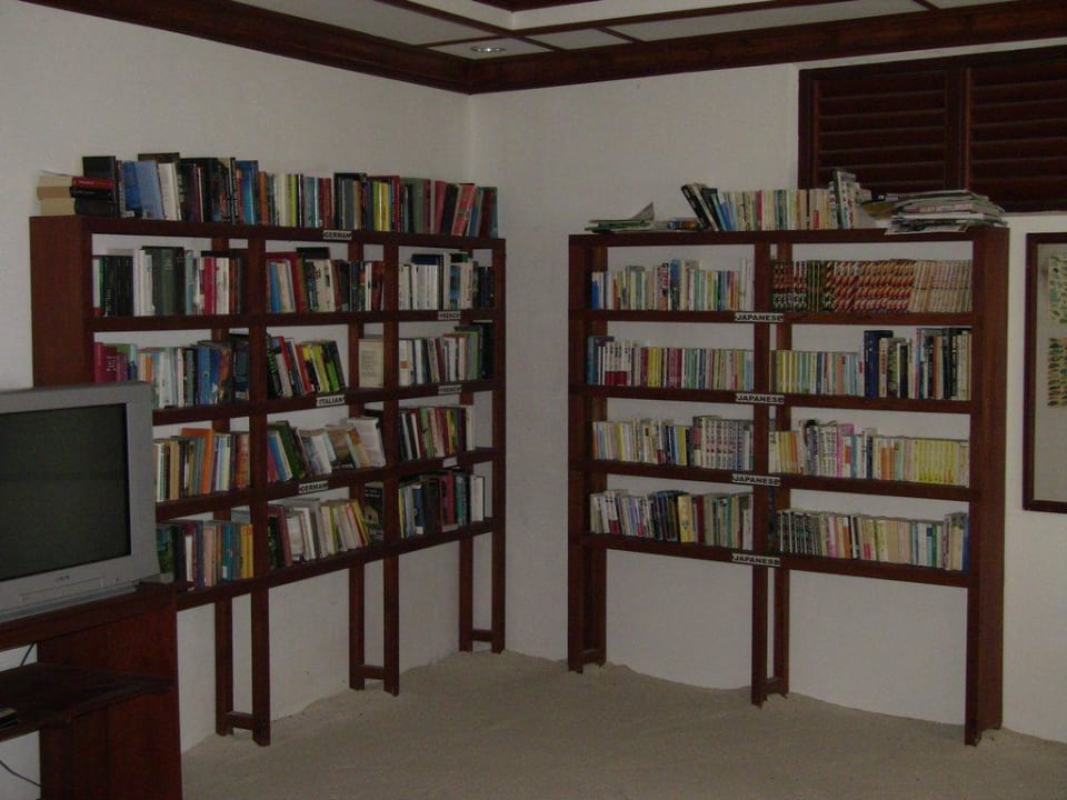 Bibliothek Angaga Island Resort