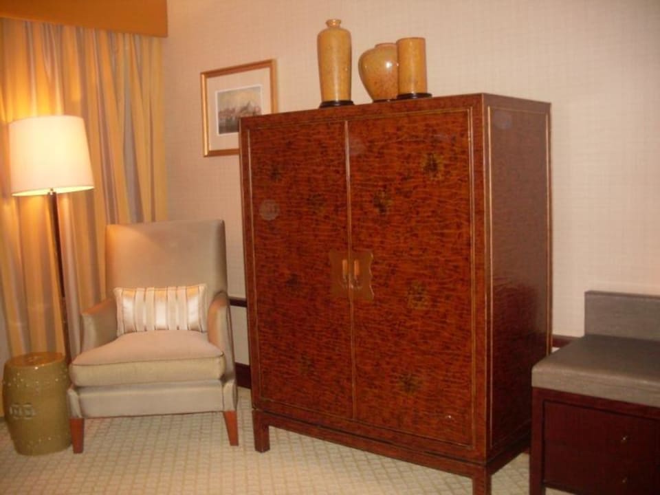 Fernsehschrank - in diesem Schrank befindet sich d Conrad Hong Kong