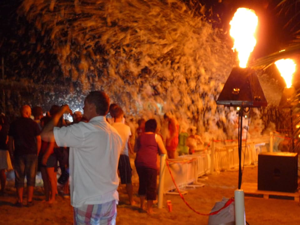 Schaumparty am Strand TUI BLUE Palm Garden