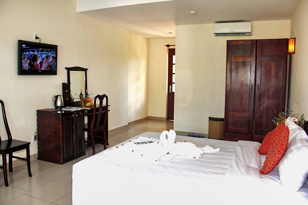 Deluxe Sea View Little Paris Resort & Spa
