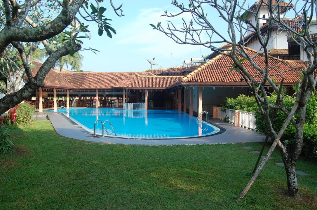 Liegebereich und Pool Aida Ayurveda Resort & Spa