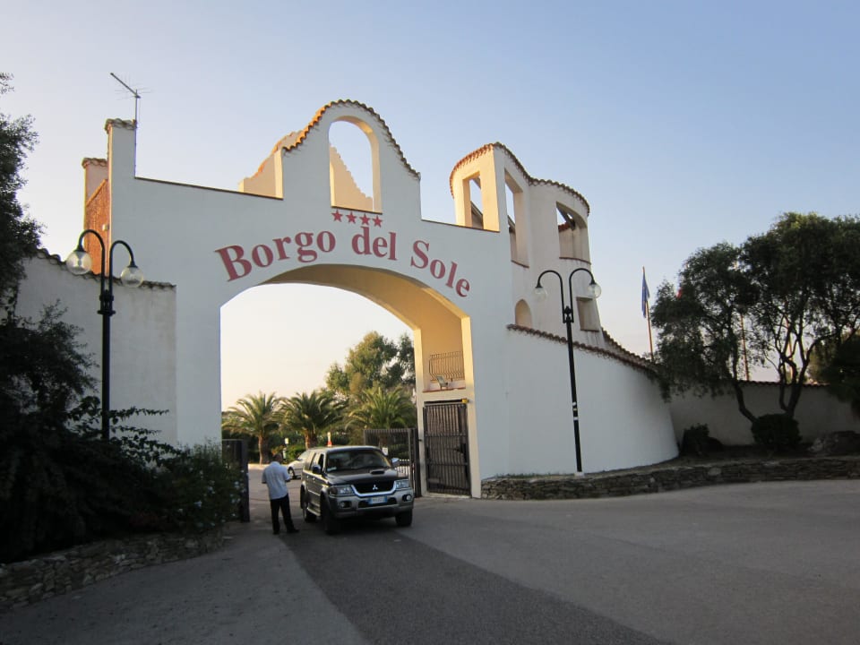 Brama hotelowa La Plage Hotel & Resort