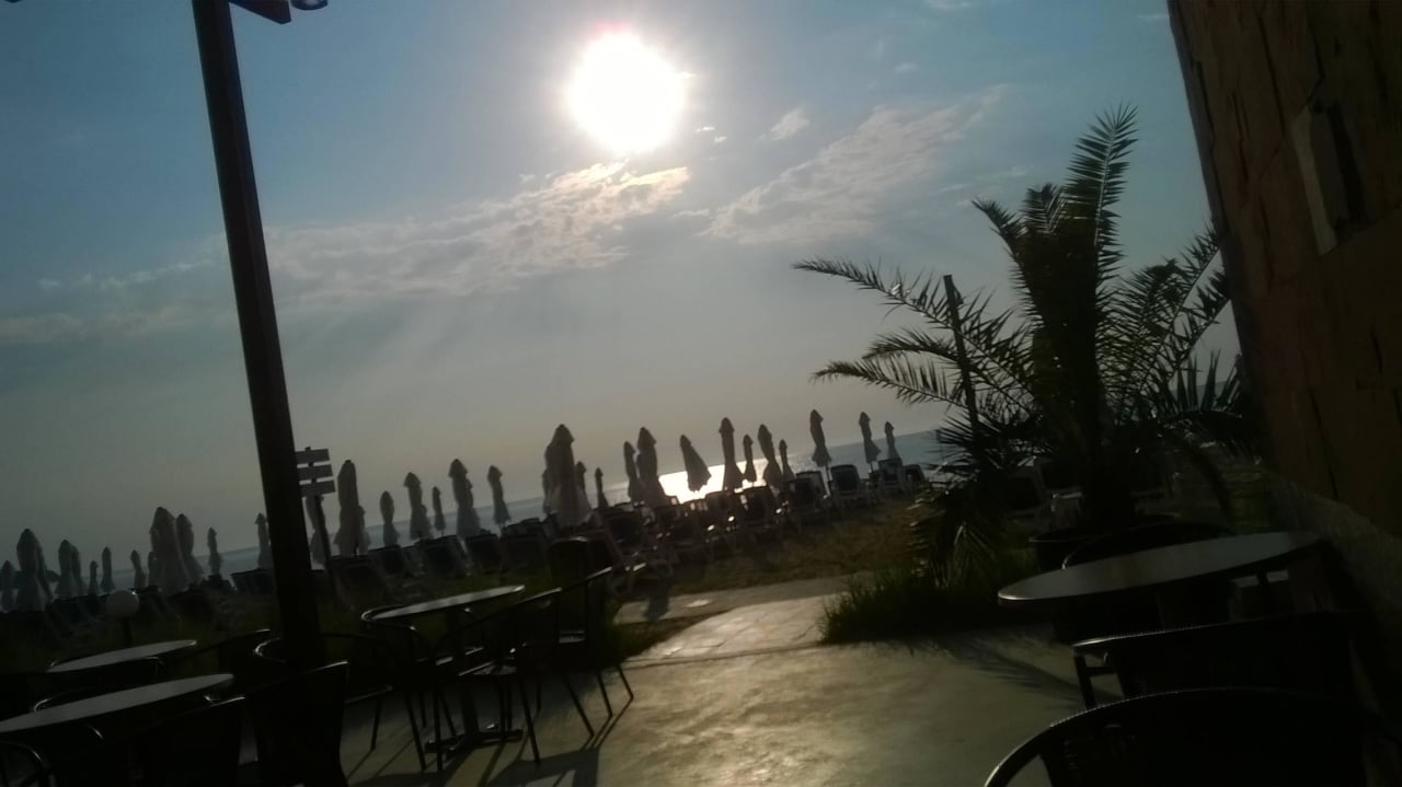 Przed barem Sol Luna Bay