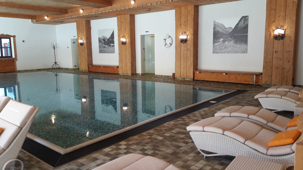 Pool Alm- & Wellnesshotel Alpenhof