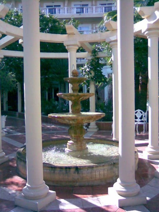 Springbrunnen vor dem Hotel Hotel Bahia del Sol
