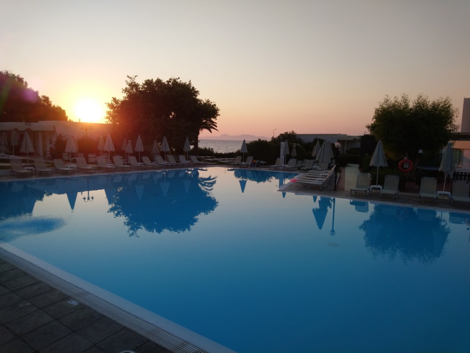 Pool Sol Cosmopolitan Rhodes