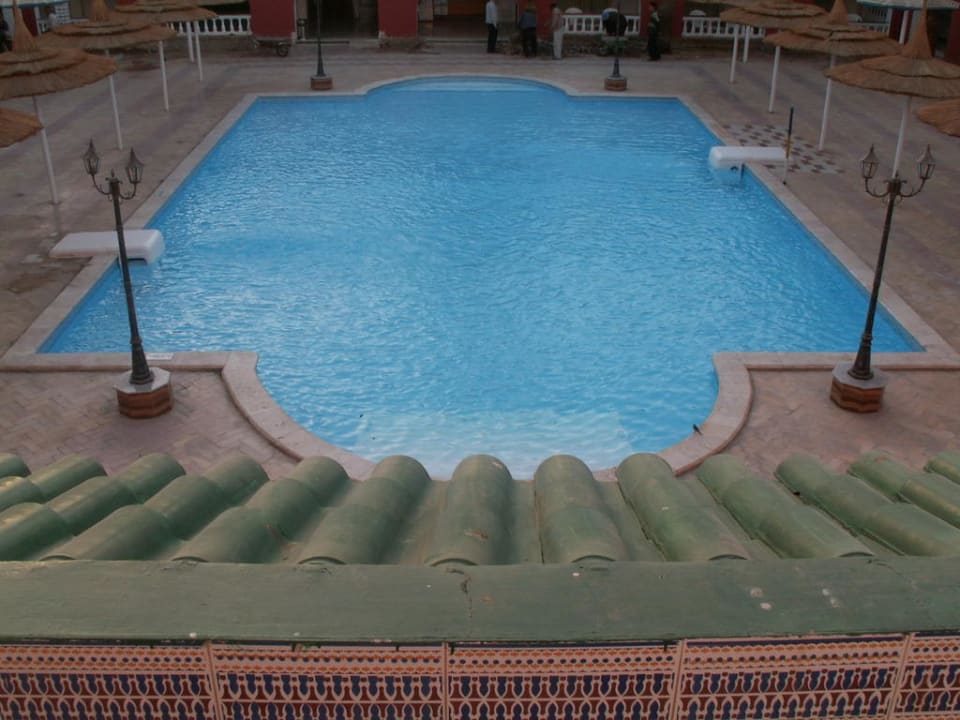 Basen na dziedzińcu Pickalbatros Alf Leila Wa Leila Resort - Neverland Hurghada