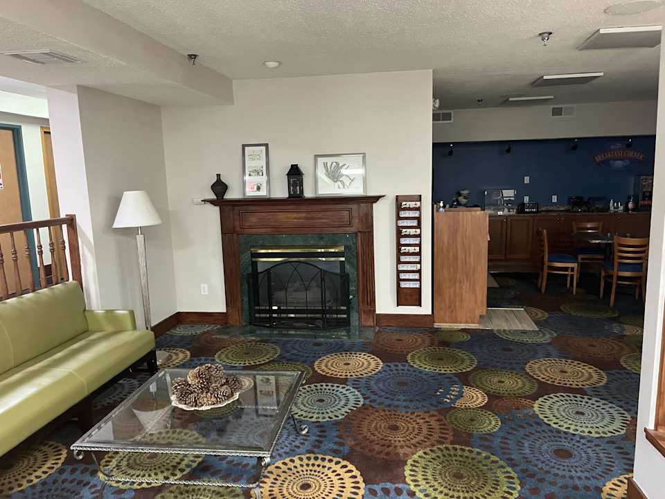 Lobby Baymont by Wyndham Mishawaka South Bend