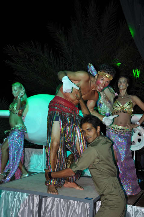 Lustiger Aykan mit sportlichem Serdar Limak Lara Deluxe Hotel & Resort