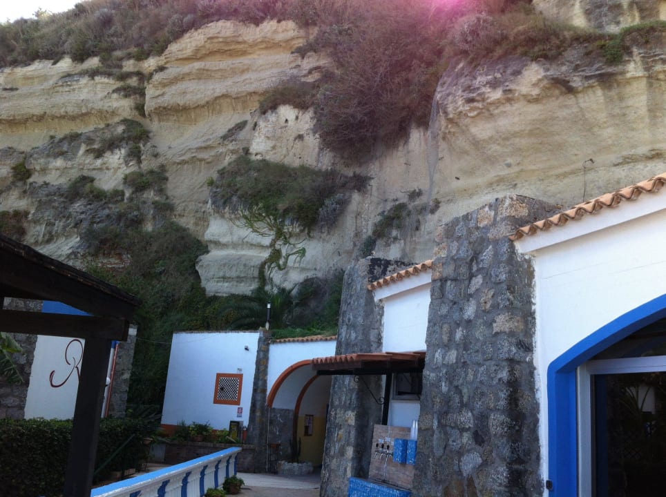 Strandbar Blick rauf zum Garten des Hotels Aldiana Club Rocca Nettuno Calabria