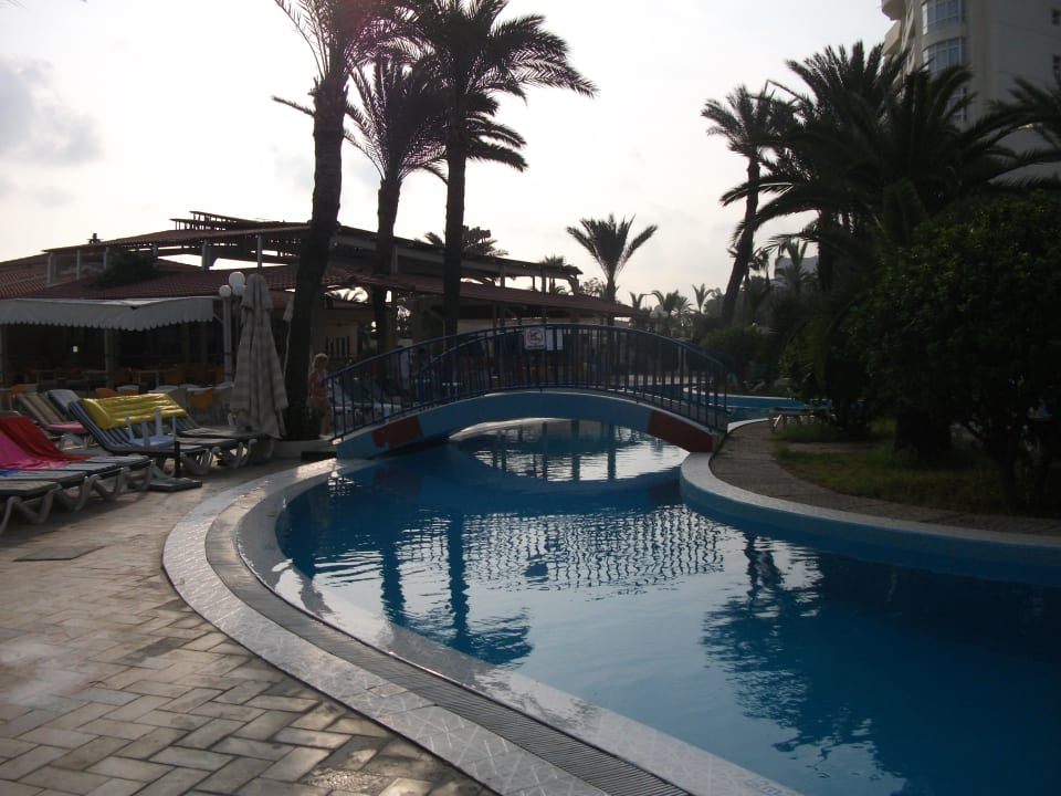 Teil der Poolanlage Riadh Palms Resort & Spa