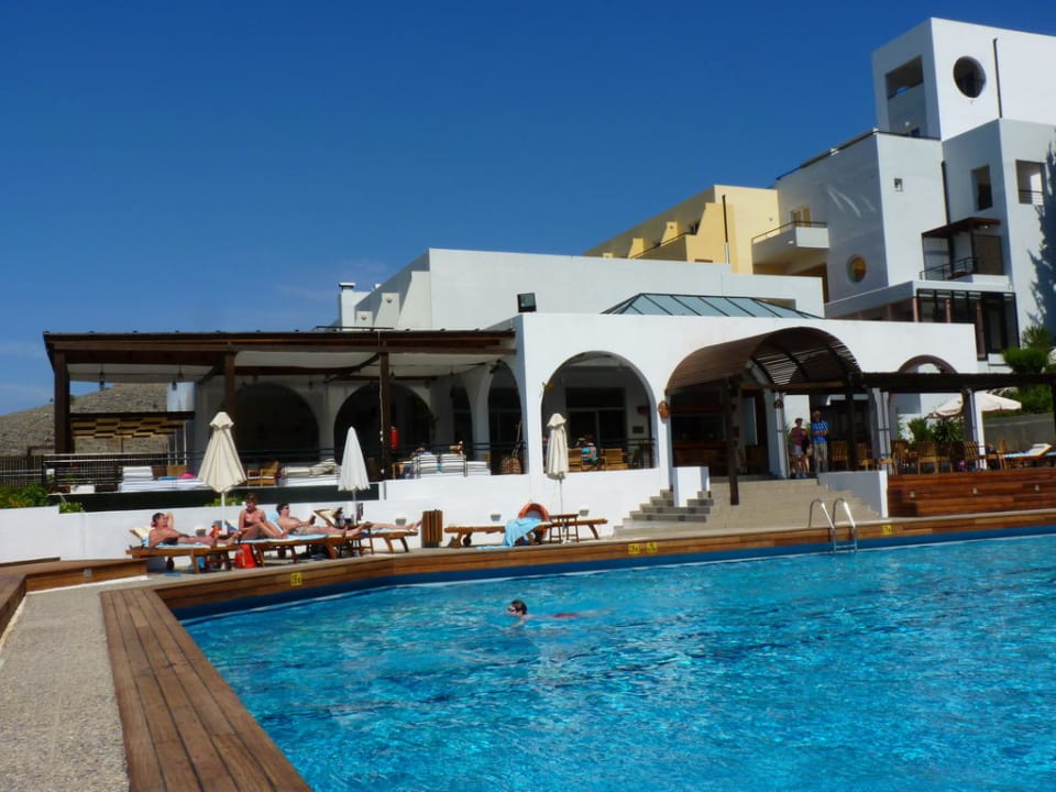 Großer Pool mit Bar Lindos Mare, Seaside Hotel