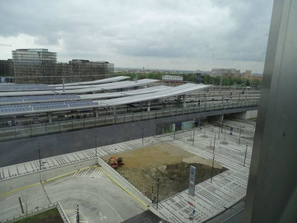 Blick aus dem 9.Stock auf den Wiener Hauptbahnhof Leonardo Hotel Vienna Hauptbahnhof