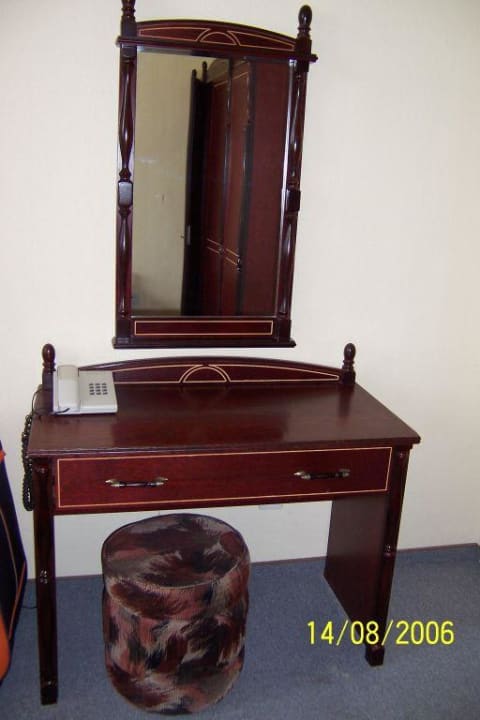 Die Anrichte/ Kommode Hotel Familia