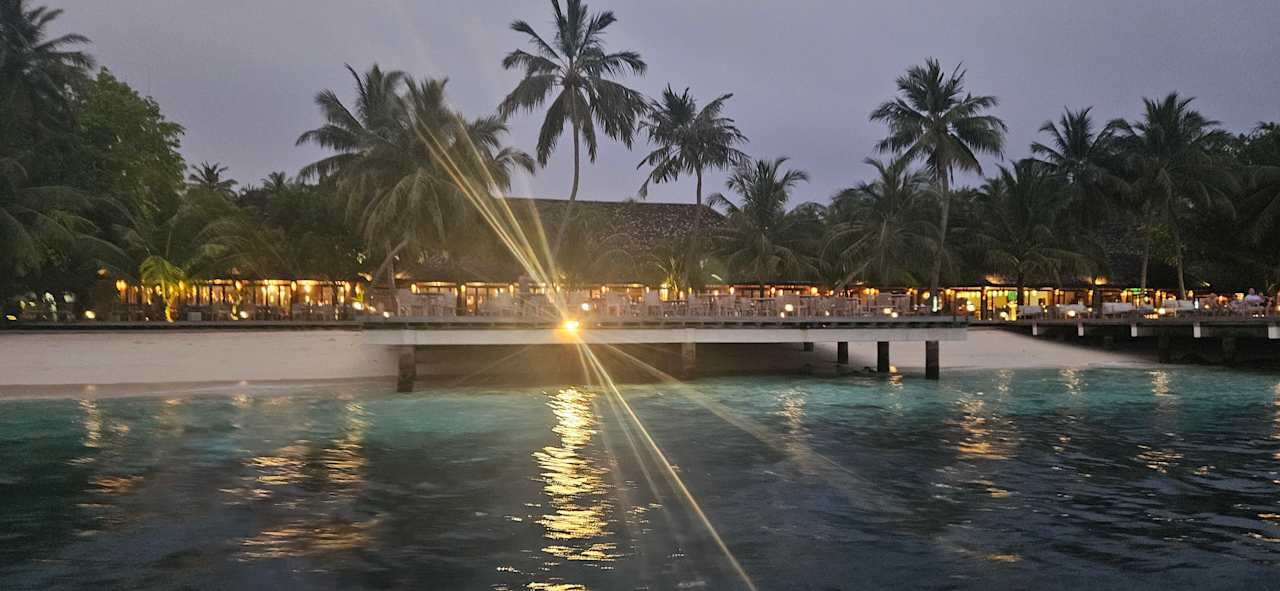 Pool Vilamendhoo Island Resort & Spa