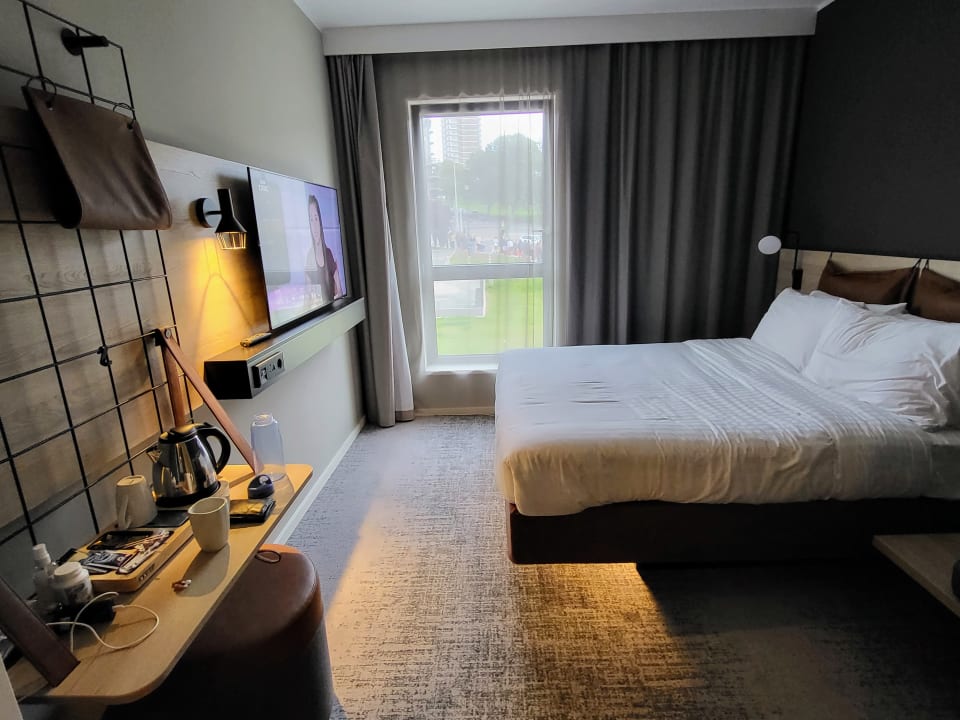 Zimmer Moxy Plymouth