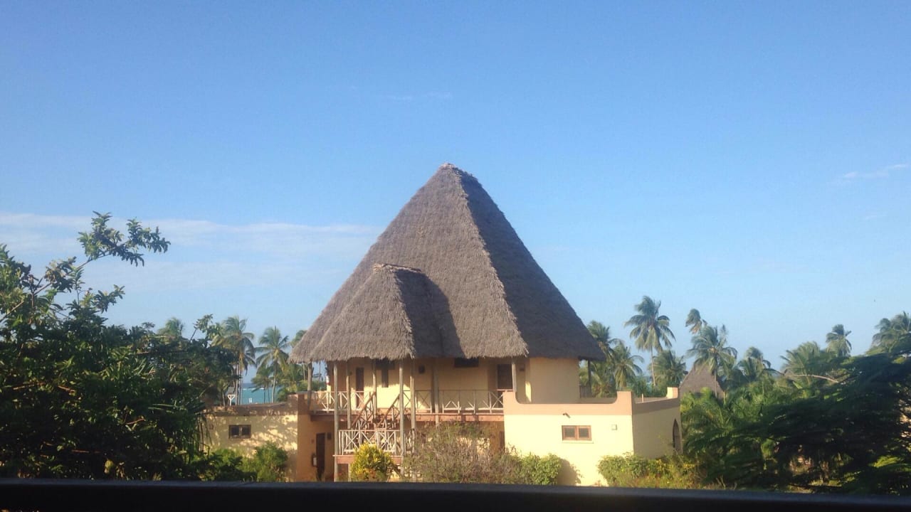 Die Bungalows mit je 6 Zimmern Neptune Pwani Beach Resort & Spa