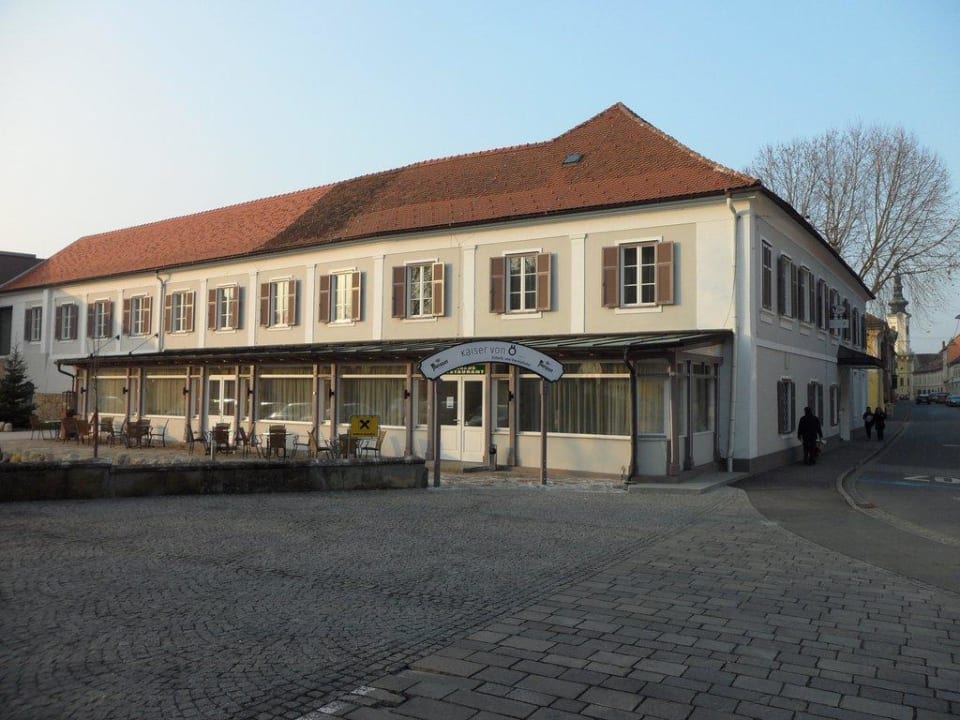 Hotel Eingangseitig Kaiser von Österreich Historik- und Thermalhotel