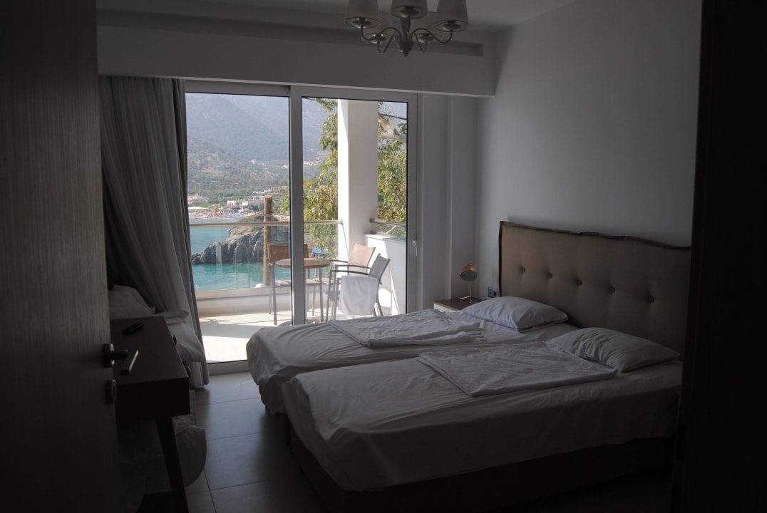 Schlafzimmer im Neubauteil Troulis Apart-Hotel