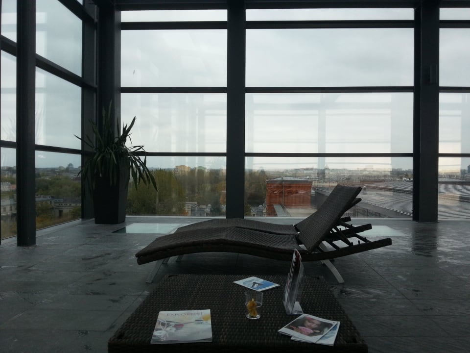 Sitzgelegenheit beim Pool Vienna House Andel's Lodz