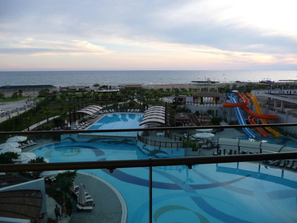 Ausblick vom Zimmer auf  den Pool Aydinbey Kings Palace & Spa