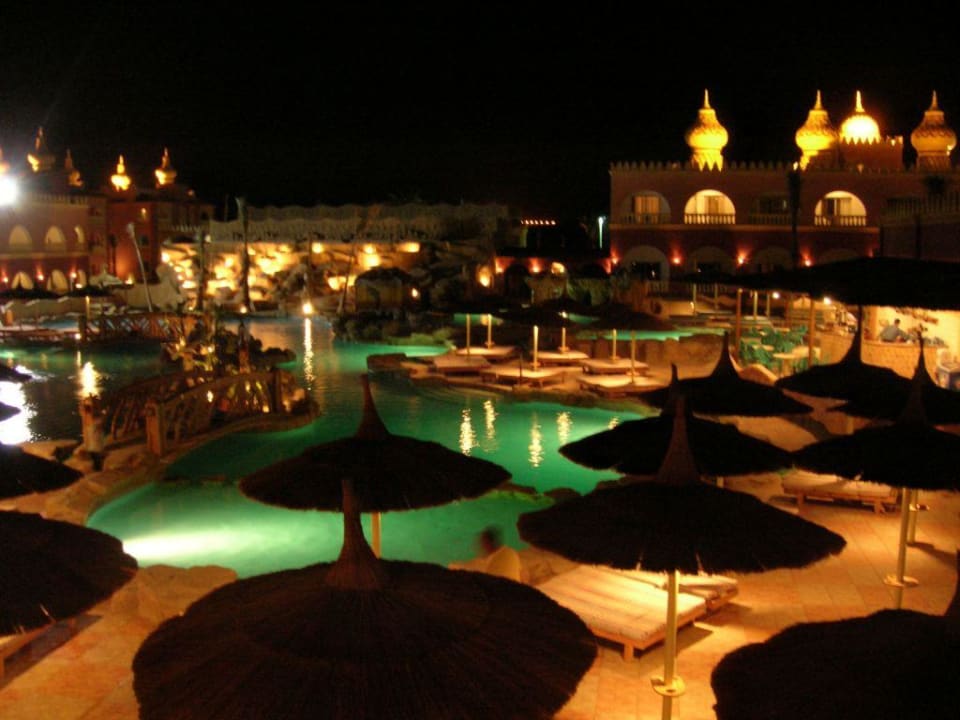 Poolanlage bei Nacht Pickalbatros Alf Leila Wa Leila Resort - Neverland Hurghada