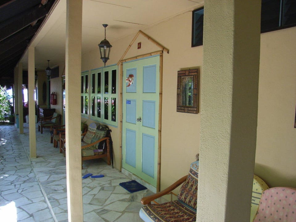 Vor den Zimmern, Terrasse Hotel Beach Garden Resort