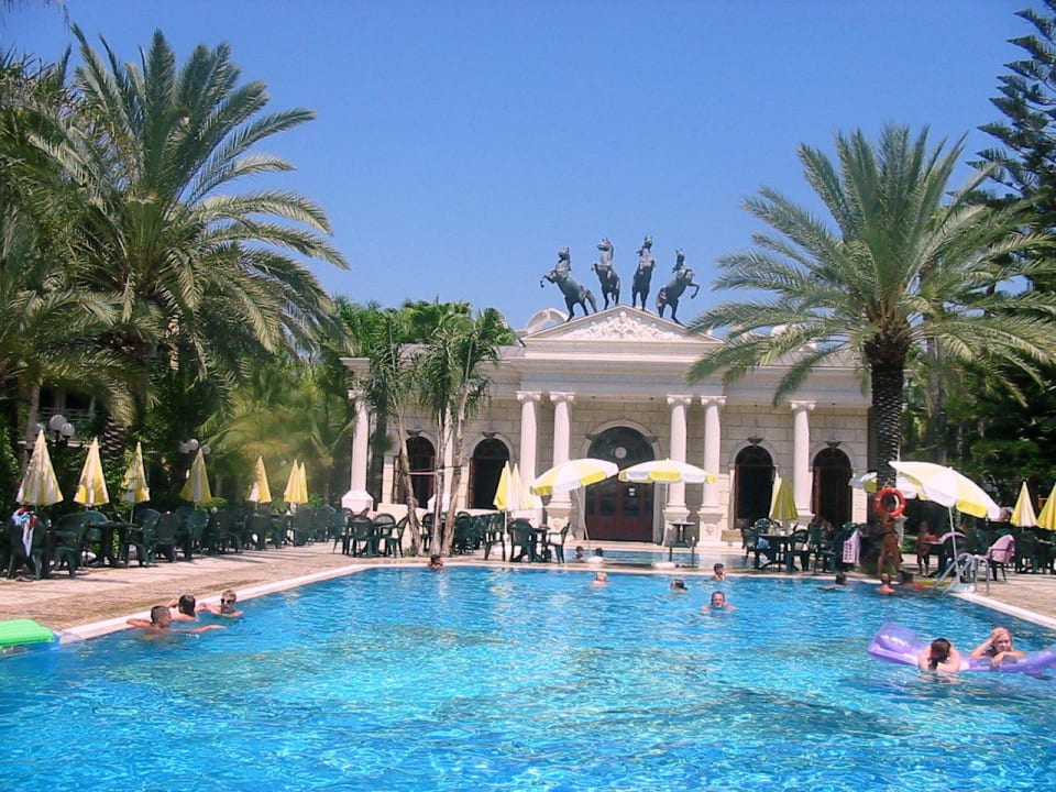 Eine tolle Poolanlage ... Hotel Yetkin