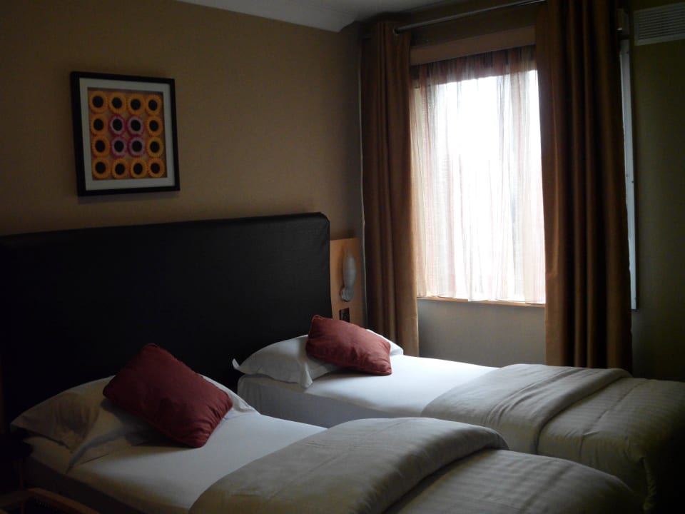 Zimmer 316 Academy Plaza Hotel
