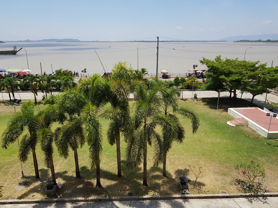 Ausblick vom Flur The Mawlamyaing Strand Hotel