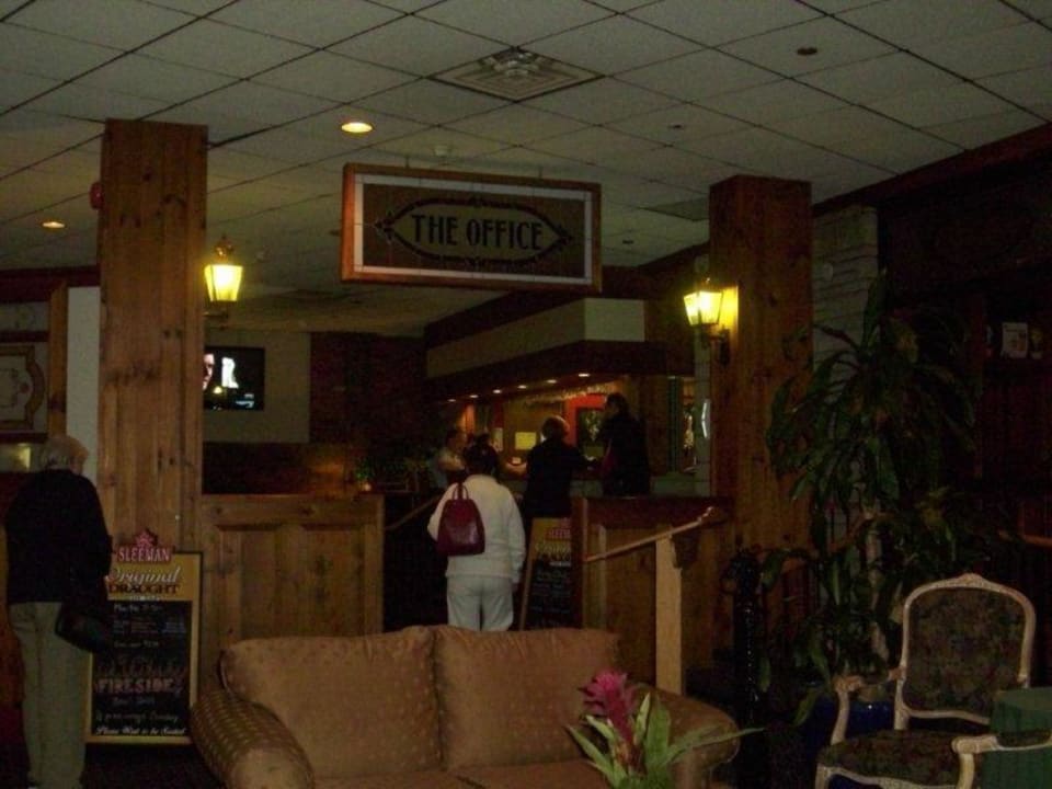 Café "The Office" Quality Inn & Conference Centre Midland