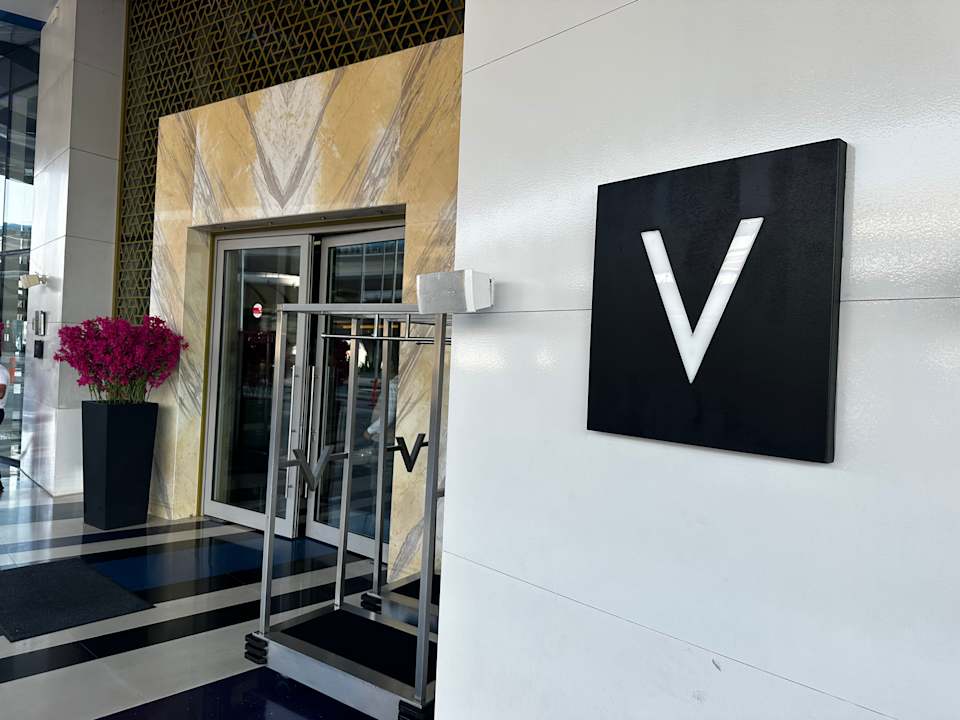 Außenansicht V Hotel Dubai, Curio Collection by Hilton