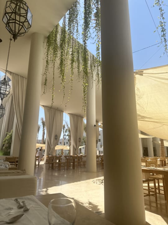 Gastro Serry Beach Resort