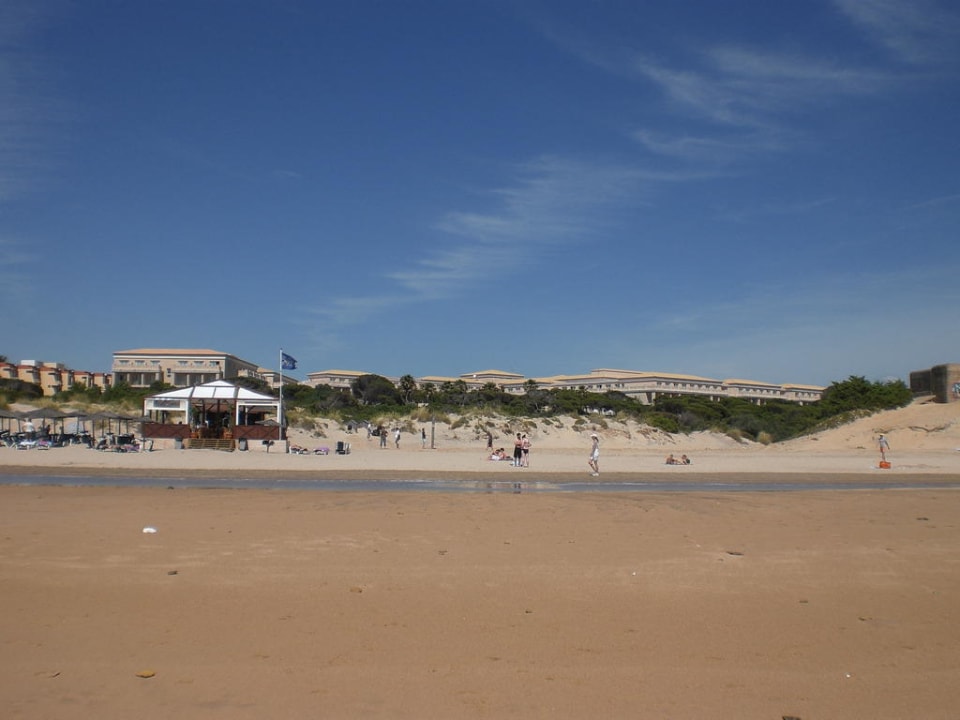 Blick vom Strand zum Hotel Valentin Sancti Petri