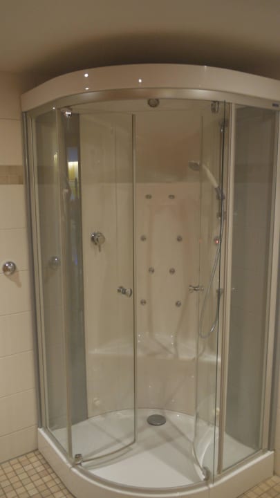 Dusche im Saunabereich Ringhotel Loew's Merkur