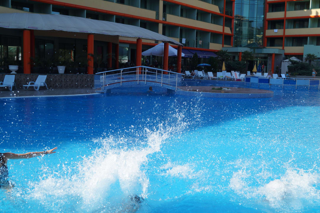 В бассейне MPM Hotel Kalina Garden