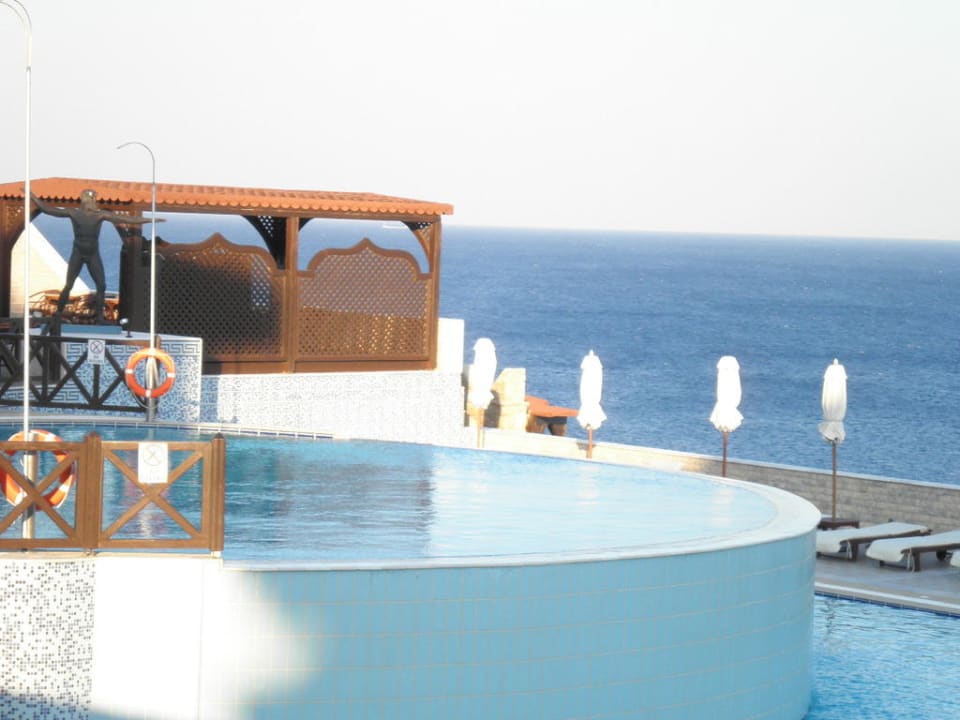 Pool beim Restaurant Athen Hotel Kalithea Horizon Royal