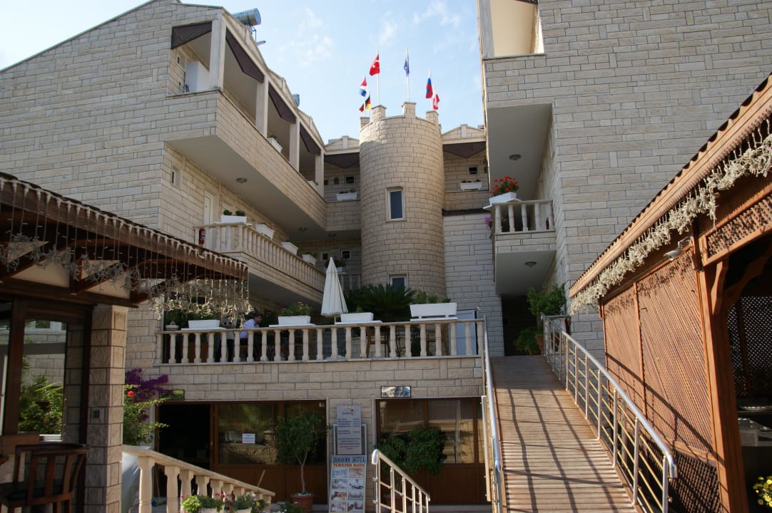Im Keller ist das Restaurant Havana Hotel