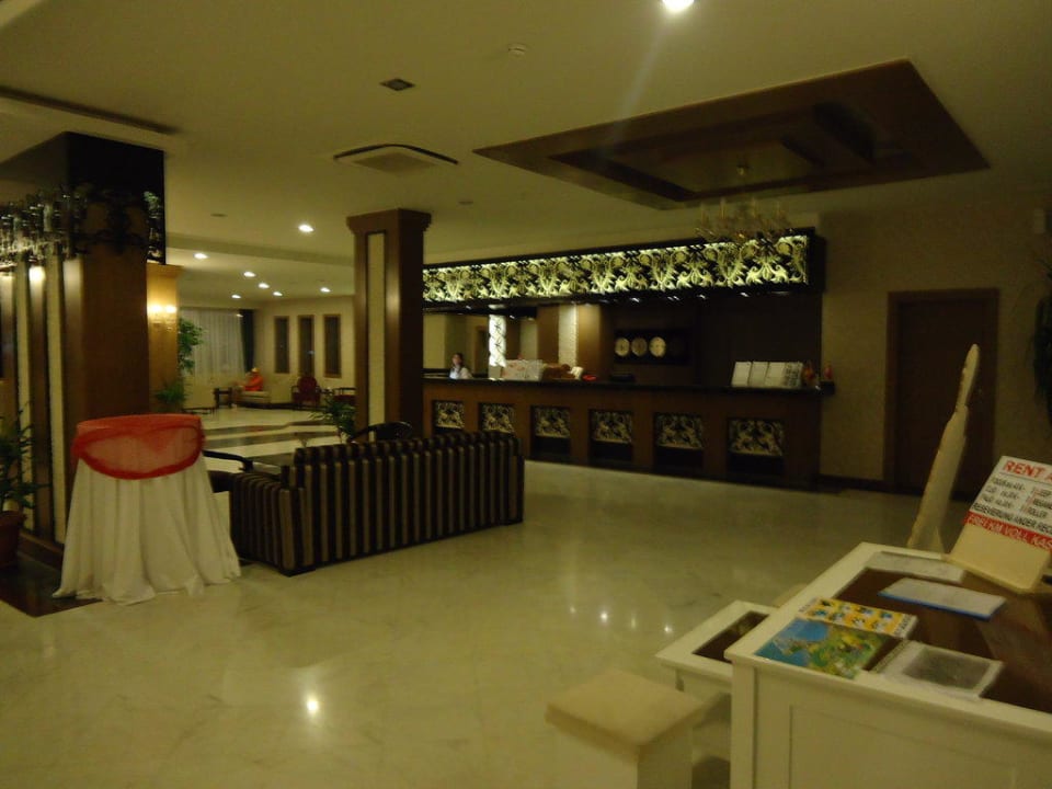 Eingangsbereich (Rezeption) Seaden Corolla Hotel