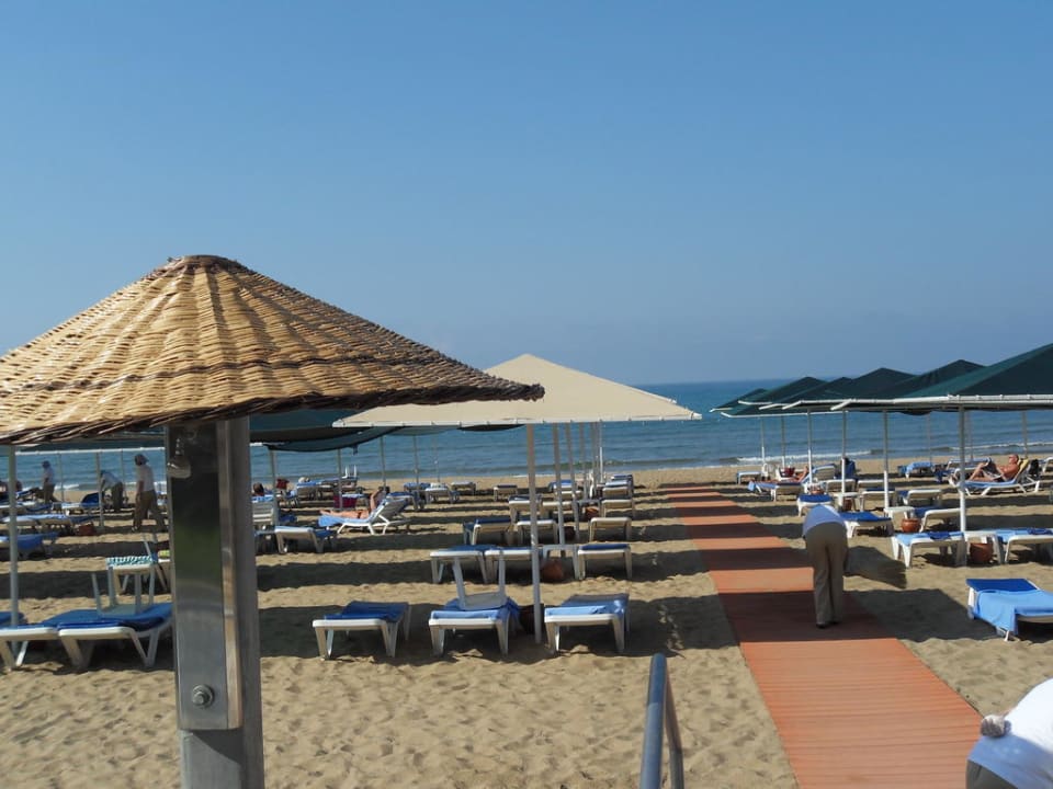 Sauberer Strand Miramare Queen Hotel