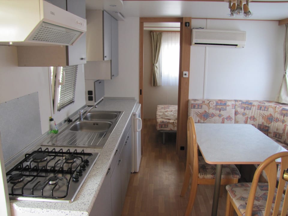 Wohnraum / Küche Villaggio Turistico Rosapineta Sud