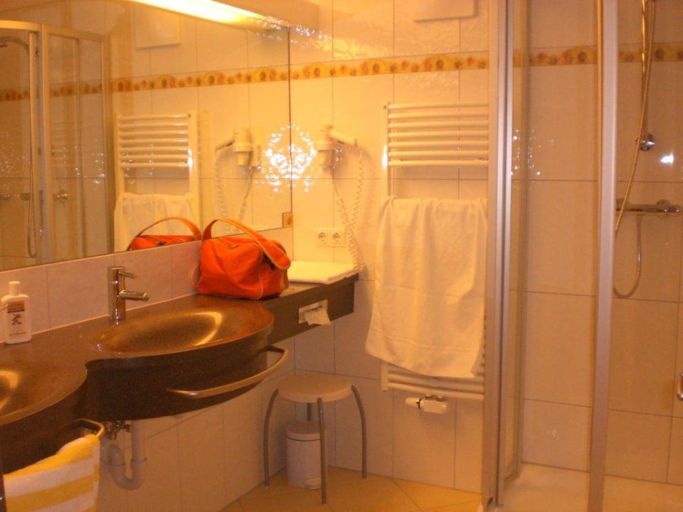 Ansprechendes Badezimmer Hotel Bergzeit Nalin-Prommegger